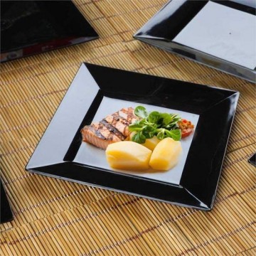 Disposable plastic black square plates 18 x 18 cm