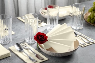 Eco-friendly white paper napkins for cafés and restaurants